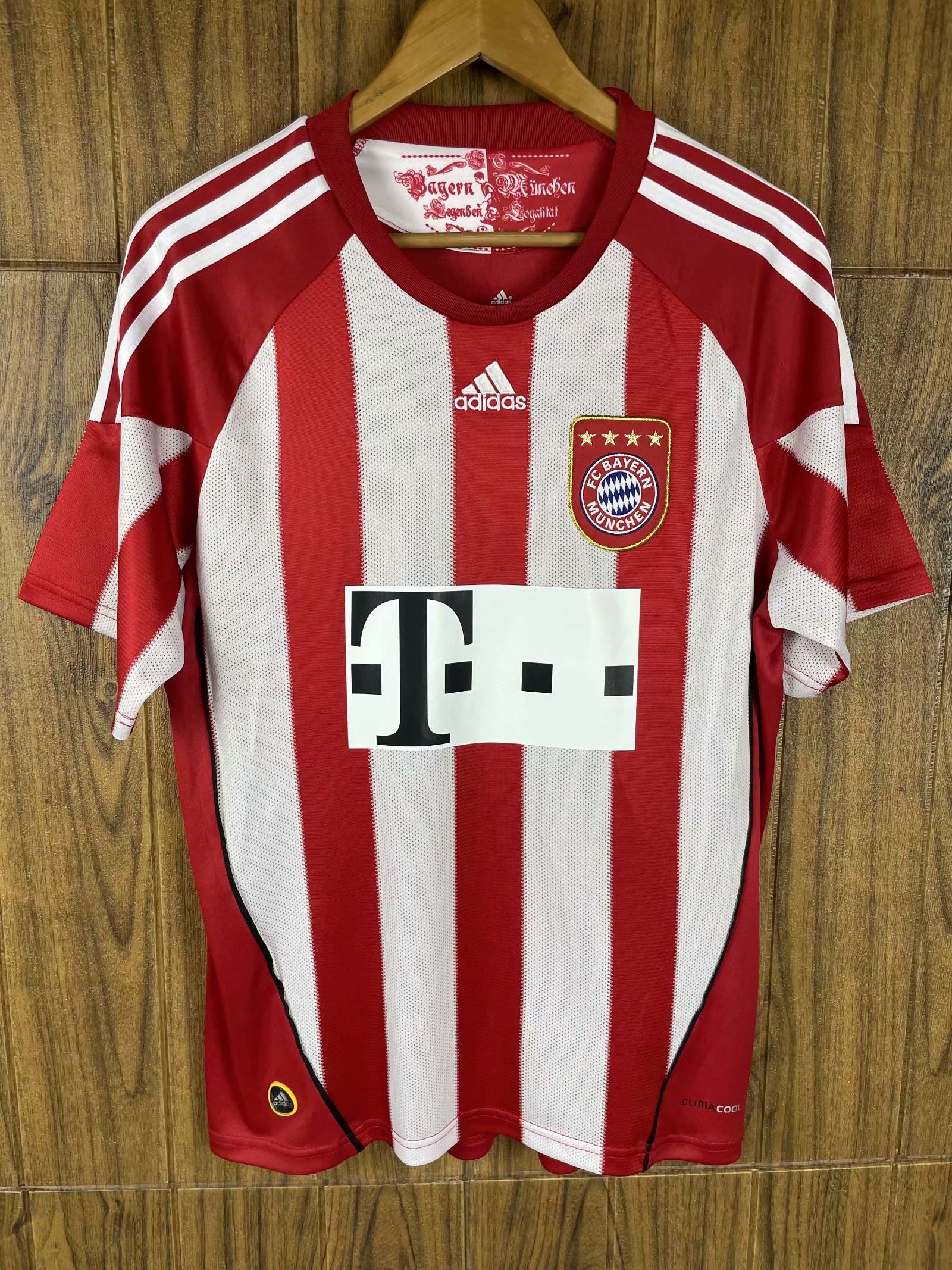 2010 Retro Version Bayern München Away Red & White Thailand Soccer Jersey AAA-601