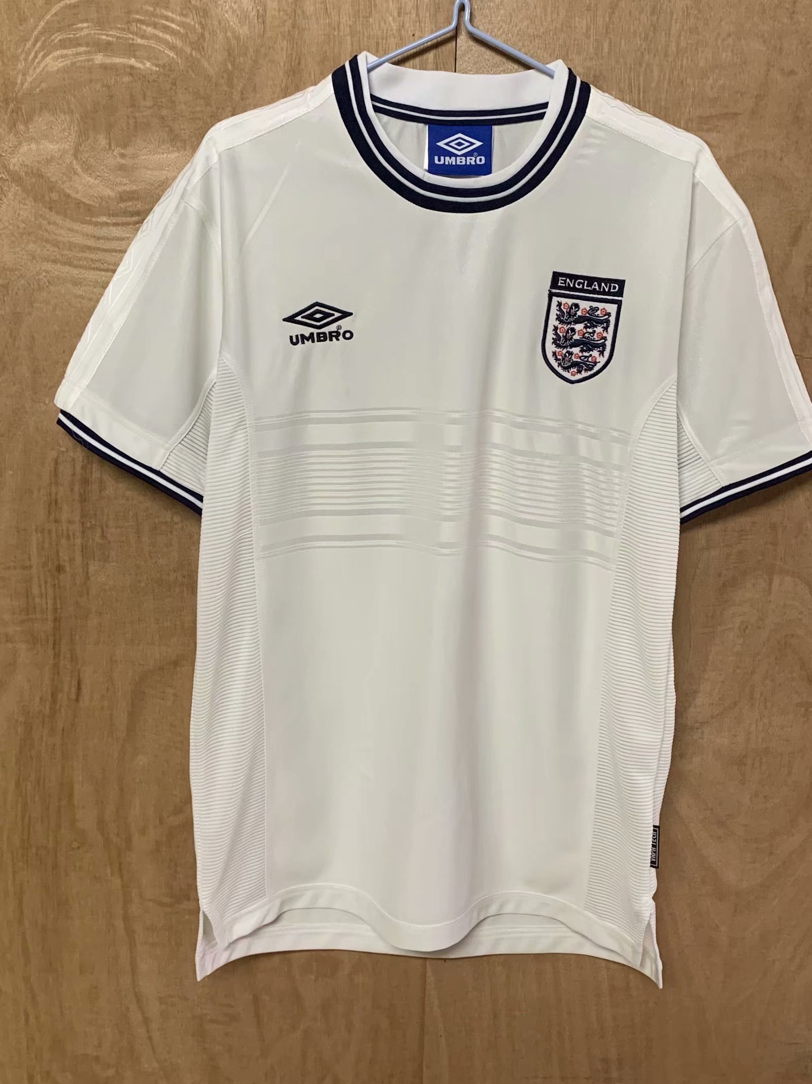 00 Retro Verison England Home White Thailand Soccer Jersey AAA-1041/811