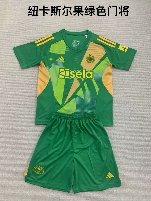 2024/25 Newcastle United Goalkepeer Green Soccer Uniform-208